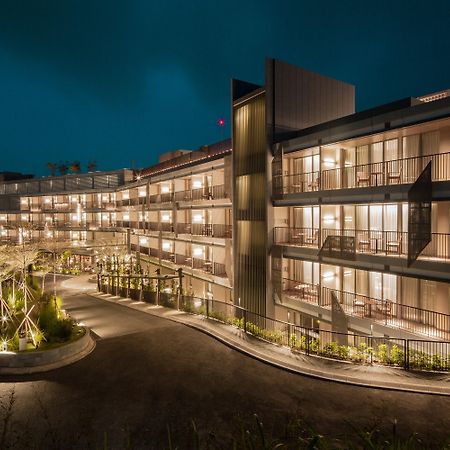 더 보타니카 생추어리 펀칵 외부 사진 The hotel at night