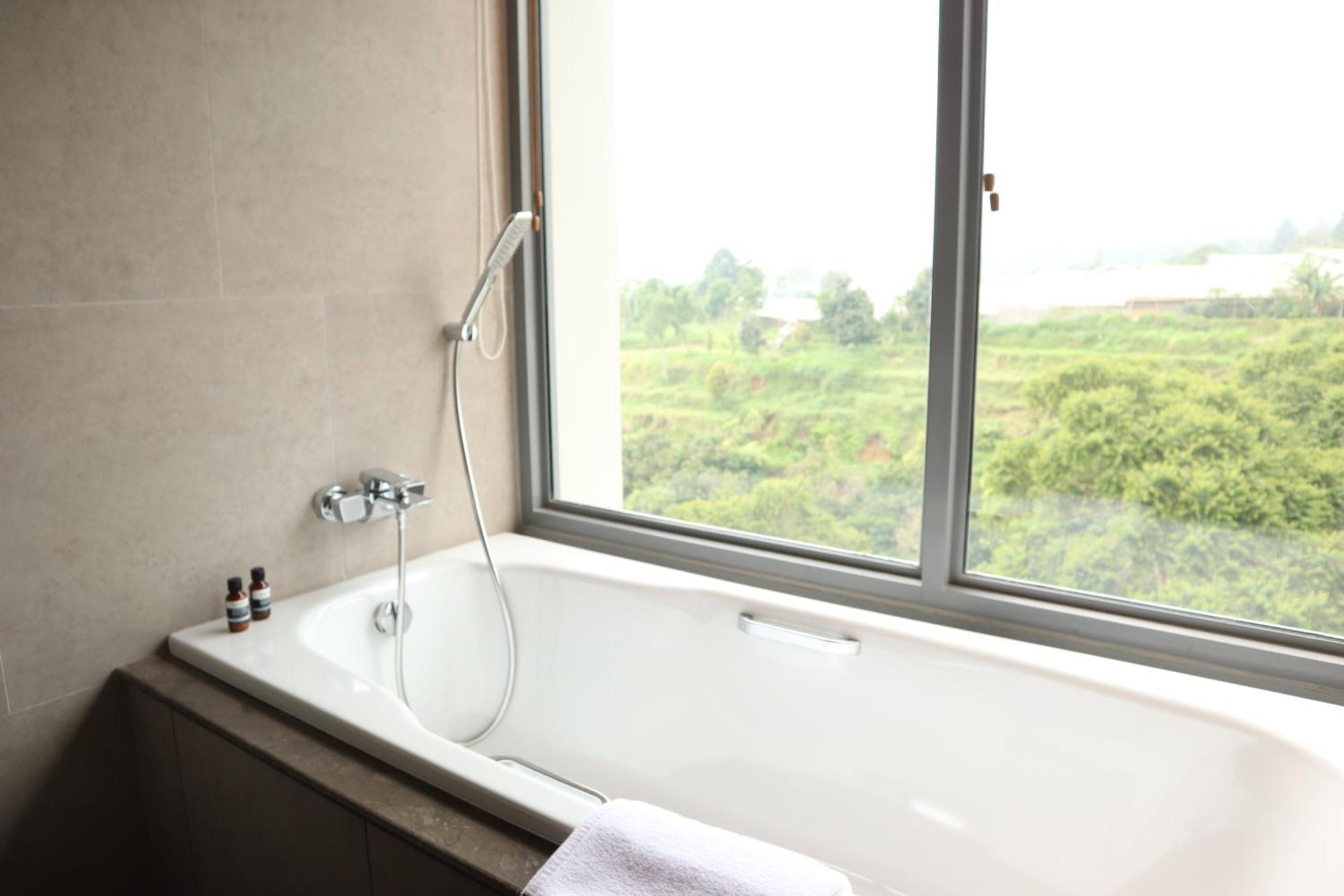 더 보타니카 생추어리 펀칵 객실 사진 A bathtub