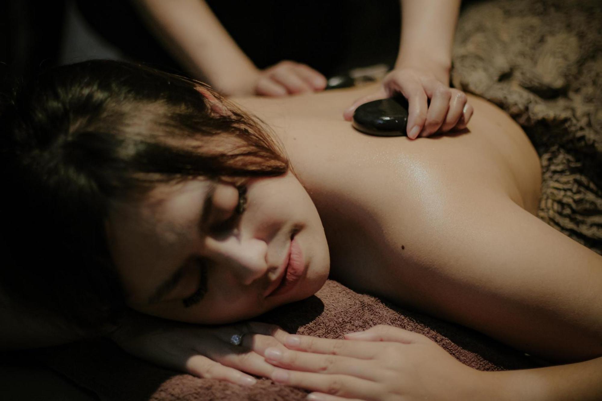 더 보타니카 생추어리 펀칵 외부 사진 Hot stone massage