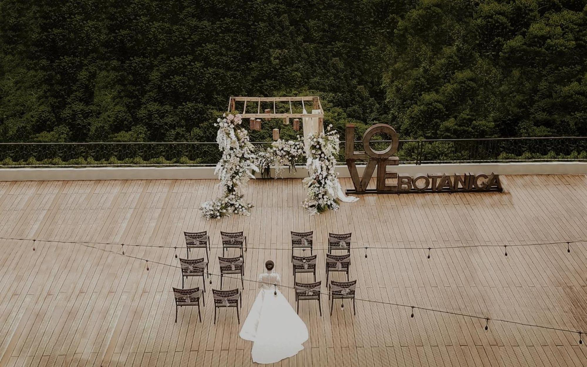 더 보타니카 생추어리 펀칵 외부 사진 Wedding ceremony at the top of the observation tower